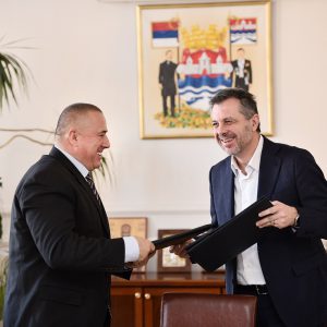 Бањалучки ватрогасци добијају нову РХБ опрему