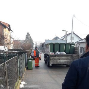 Нове канте за одлагање кућног отпада у Крајишкој улици