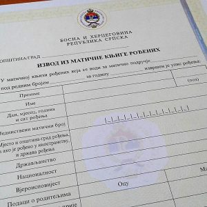 Maturanti dobili besplatne rodne listove