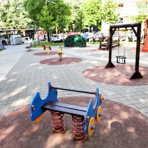 Дјечије игралиште у Булевару цара Душана у новом руху Дјечије игралиште у Булевару цара Душана у новом руху