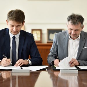 Penzijski rezervni fond RS donira opremu za šahovska igrališta