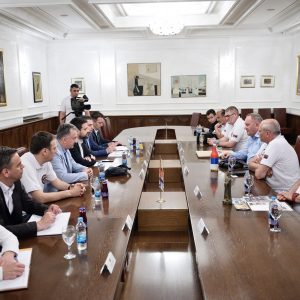 Амиџић са делегацијом Јабланичког и Пчињског округа