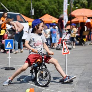 Почела „Лоптарија“: Око 250 дјеце се такмичи у играма спретности Почела „Лоптарија“: Око 250 дјеце се такмичи у играма спретности