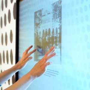 Интерактивни мултиборд у оквиру поставке „Пунктуми“ Интерактивни мултиборд у оквиру поставке „Пунктуми“