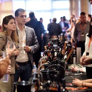 Вински и гастро фестивал „Виносаур“ 24. и 25. маја Вински и гастро фестивал „Виносаур“ 24. и 25. маја