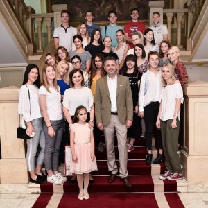 Градоначелник угостио најбољи разред матураната бањалучке Гимназије Градоначелник угостио најбољи разред матураната бањалучке Гимназије