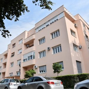 Нова фасада на згради у Бана Лазаревића Нова фасада на згради у Бана Лазаревића