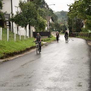 Асфалтирана оштећена дионица пута према Карановцу Асфалтирана оштећена дионица пута према Карановцу