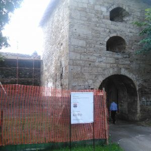 Обновљена улазна кула на Кастелу