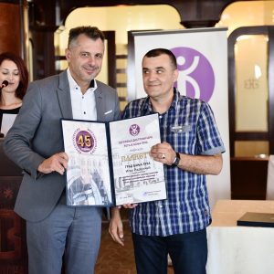 Градоначелнику плакета Удружења дистрофичара регије Бања Лука Градоначелнику плакета Удружења дистрофичара регије Бања Лука