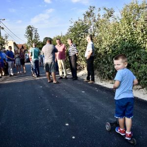 Асфалт за три улице на Веселом бријегу