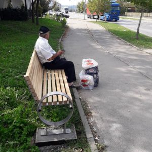 „Грађанска патрола“: Нове клупе на Булевару Милутина Миланковића