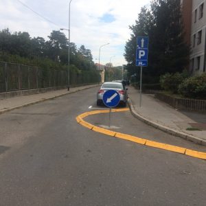 Novina u Ulici Miše Stupara: Montažnim ivičnjacima protiv divljanja po putu