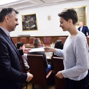 Program od 1,6 miliona KM: Stipendije za 1.236 srednjoškolaca