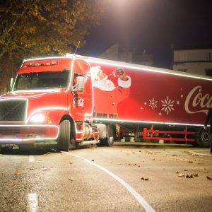 Кока кола камион стиже у „Зимзоград“ Кока кола камион стиже у „Зимзоград“