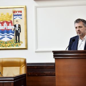 Радојичић позива на мир и уздржаност