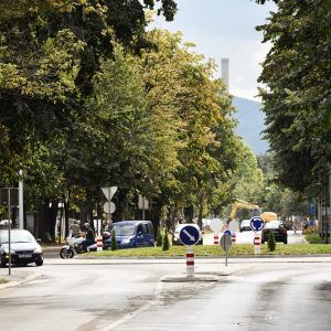 Нови асфалт и тротоари на више од 30 локација
