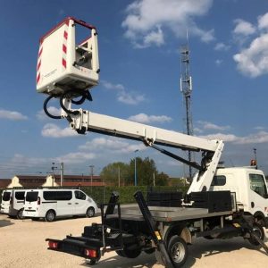 Комуналци набављају возило за поправку јавне расвјете Комуналци набављају возило за поправку јавне расвјете