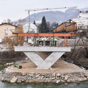 Zeleni most: Uskoro montaža i petog nosača između riječnog i desnog obalnog stuba Zeleni most: Uskoro montaža i petog nosača između riječnog i desnog obalnog stuba