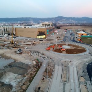 Нови асфалт у Улици Фране Супила, на кружном току и велика фонтана