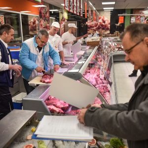 Инспектори провјеравају увозно месо