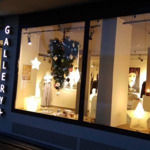 Јавни позив МСУРС умјетницама за изложбу у Галерији Плус