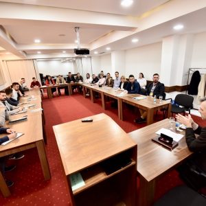 Предавање градоначелника подмлатку политичких партија Предавање градоначелника подмлатку политичких партија