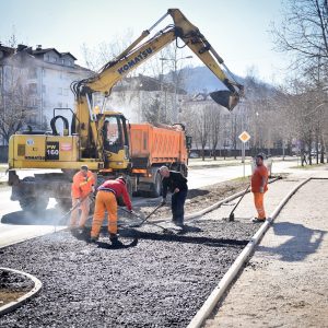 Ове године 400 метара пјешачких и бициклистичких стаза уз Источни транзит