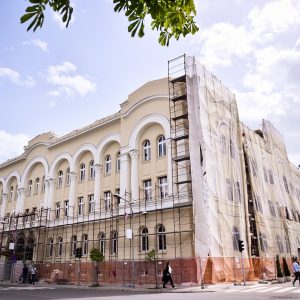 Дио Банског двора већ освануо у новом руху