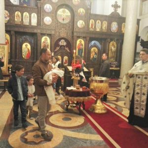 Колективно крштење дјеце из породица са четворо и више дјеце Колективно крштење дјеце из породица са четворо и више дјеце