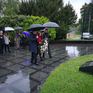 Делегација Града положила вијенац на споменик „Топола ужаса“ Делегација Града положила вијенац на споменик „Топола ужаса“