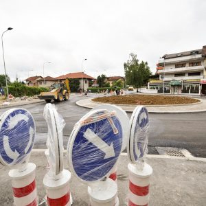 Кружни ток на Лаушу: Постављен први слој асфалта