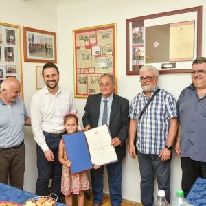 Плакета Града уручена хуманитарцима из Италије Плакета Града уручена хуманитарцима из Италије