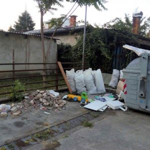 „Грађанска патрола“: Отпад одлажу поред контејнера „Грађанска патрола“: Отпад одлажу поред контејнера