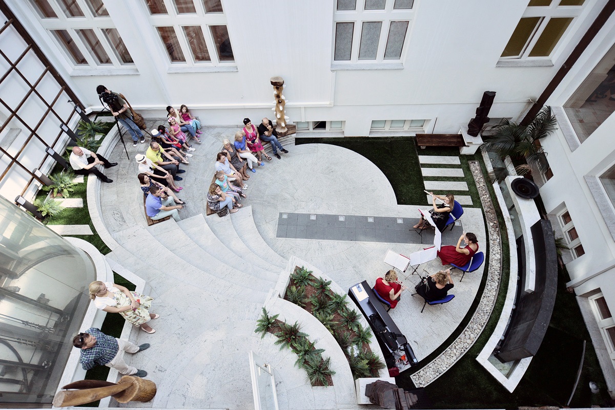  Фото архива