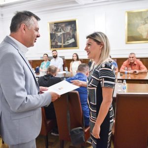 122.000 КМ за пројекте цивилног сектора 122.000 КМ за пројекте цивилног сектора