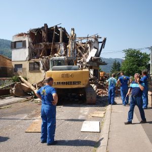 Обилићево: Руше „кућу на путу“
