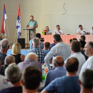 Радојичић у Бронзаном мајдану: Почела исплата штете настале у поплавама Радојичић у Бронзаном мајдану: Почела исплата штете настале у поплавама