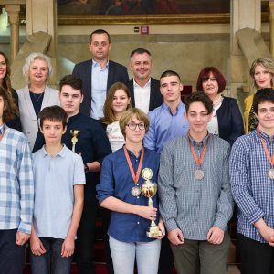 Понос Бањe Луке: Пријем за „бронзане“ гимназијалце Понос Бањe Луке: Пријем за „бронзане“ гимназијалце