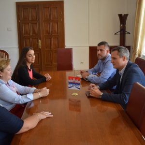 Талић: Удружење жена „Дуга“ баштини традицију Змијањског веза Талић: Удружење жена „Дуга“ баштини традицију Змијањског веза