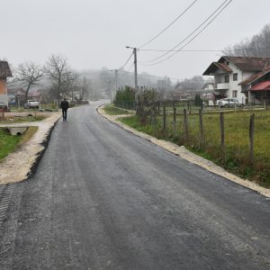 Асфалтиран локални пут у Мотикама Асфалтиран локални пут у Мотикама