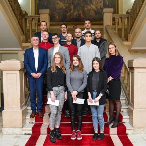 Уручене прве стипендије за средњошколце Уручене прве стипендије за средњошколце