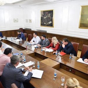 Утврђен програм за Нову годину: „Зимска варош“ и познати извођачи на Тргу Крајине Утврђен програм за Нову годину: „Зимска варош“ и познати извођачи на Тргу Крајине