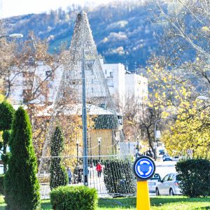 Почело новогодишње украшавање града Почело новогодишње украшавање града