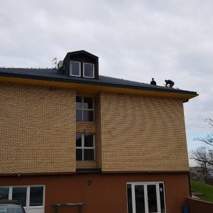 Санација крова Школе ученика у привреди и Центра „Заштити ме“ Санација крова Школе ученика у привреди и Центра „Заштити ме“