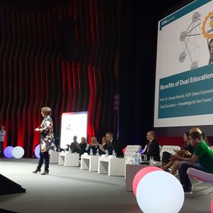 Зоран Талић на конференцији “Дуално образовање, знање за будућност” у Београду Зоран Талић на конференцији “Дуално образовање, знање за будућност” у Београду