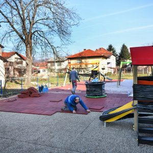 Нова дјечија игралишта на Лаушу и Ади Нова дјечија игралишта на Лаушу и Ади