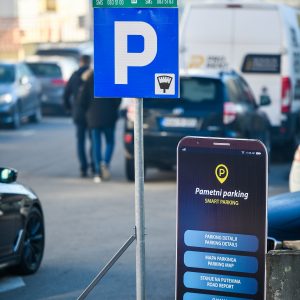 У функцији апликација „Паметни паркинг“