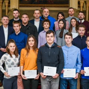 Уручене стипендије за 15 најуспјешнијих спортиста Уручене стипендије за 15 најуспјешнијих спортиста