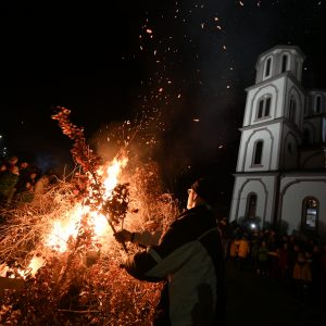 Бадње вече: Жеље за мир, здравље и срећу Бадње вече: Жеље за мир, здравље и срећу